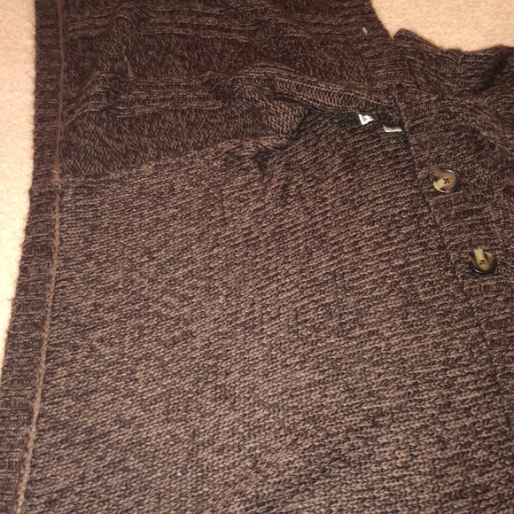 Decree Shawl - Picture 2 of 3